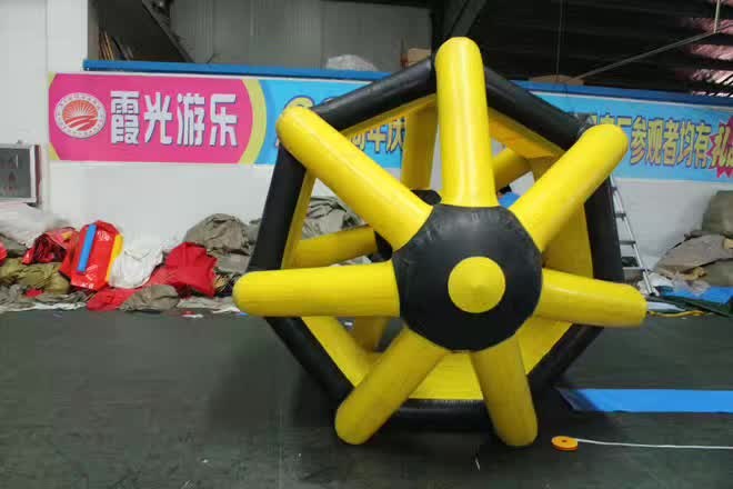 海口充气水上滚筒球